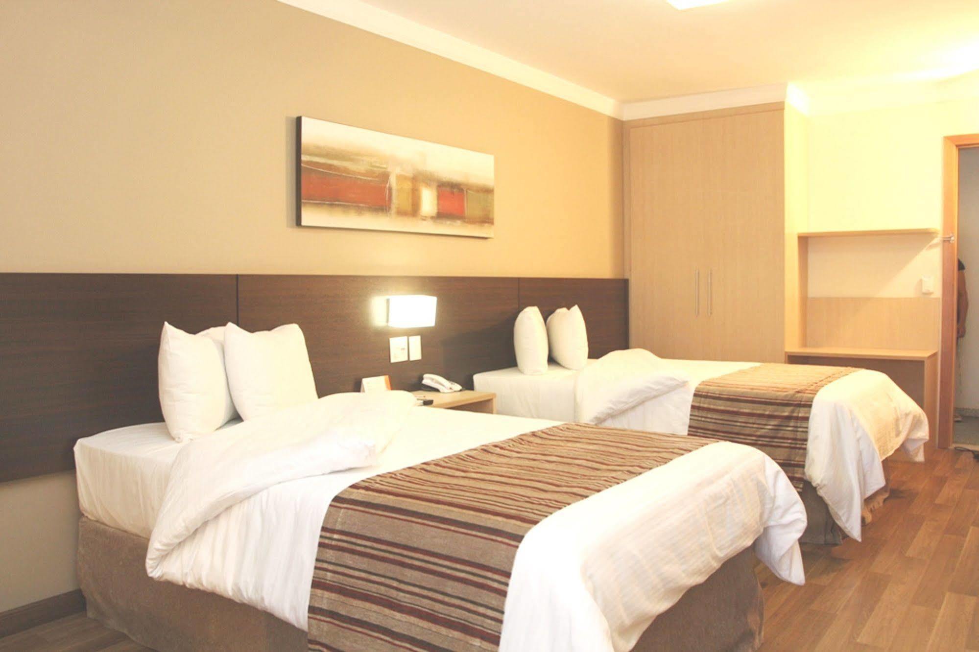 Ramada Hotel&Suites Lagoa Santa By Wyndham Exterior foto